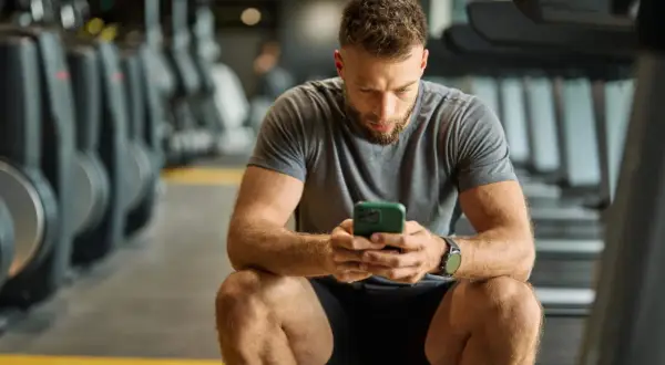 Ile kalorii spala CrossFit? Nawet 1000 kcal/h! Sprawdź, od czego to zależy.