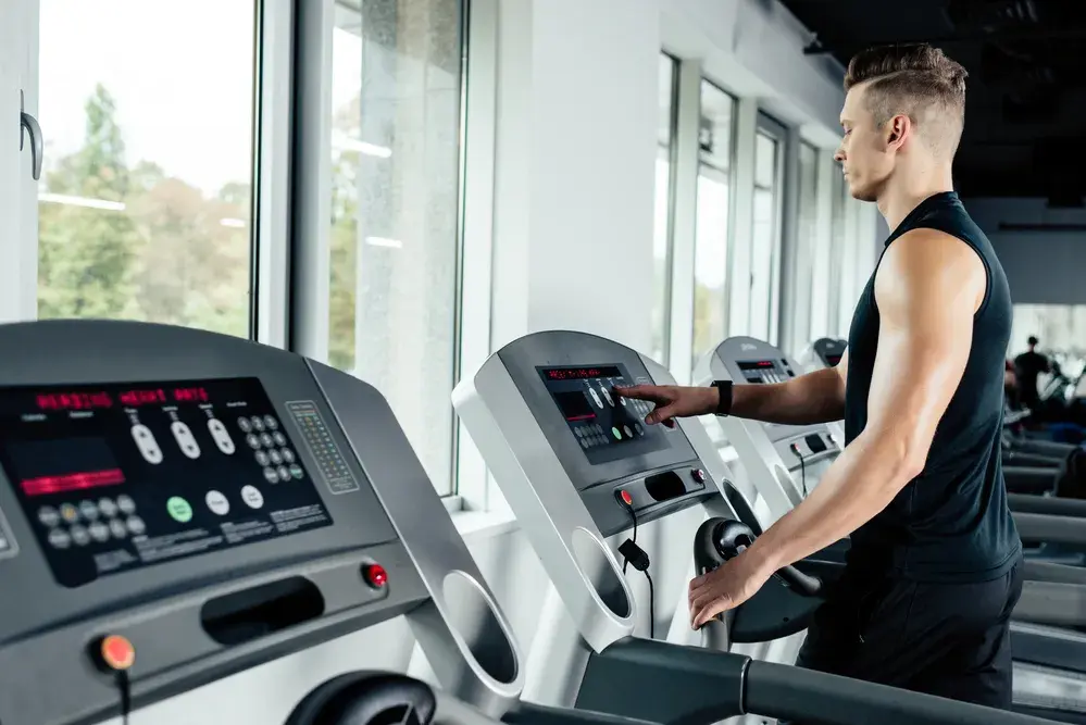 Cardio na masie: Nie pal mięśni! Jak łączyć siłowy z aerobami?