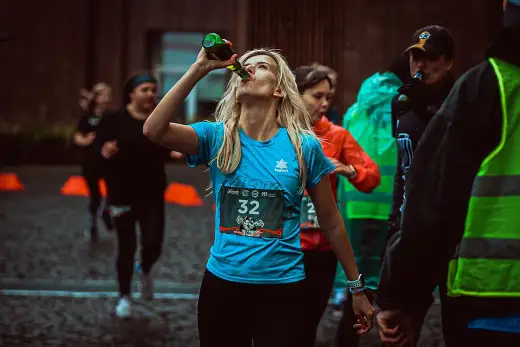 Bieganie po alkoholu: Ryzyko, mity i zdrowe nawyki biegacza